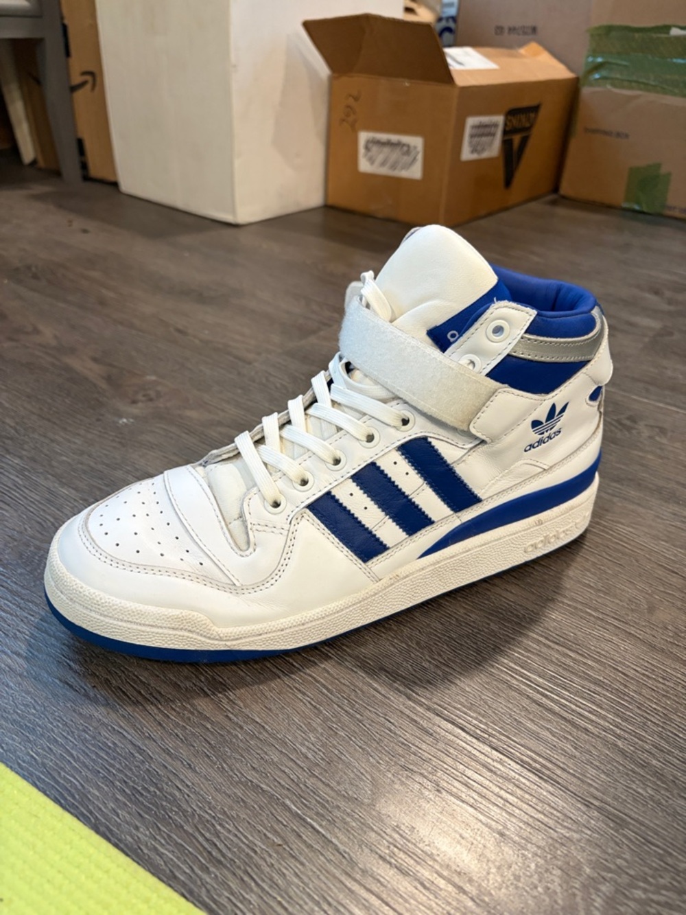 Single Left- Adidas Forum Mid size 10 men’s
